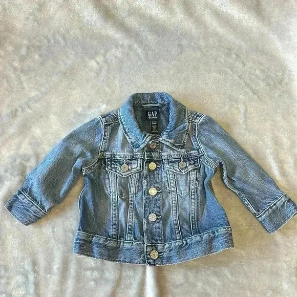 GAP - Classic Gender Neutral denim/jean jacket.  Size 6-12 months - Picture 1 of 6